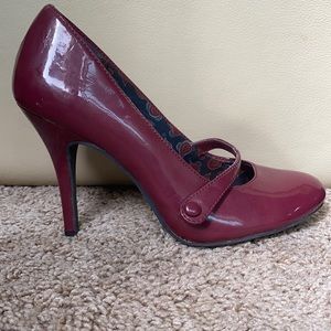 Red heels. American eagle. Worn a few times. Size 6.5.